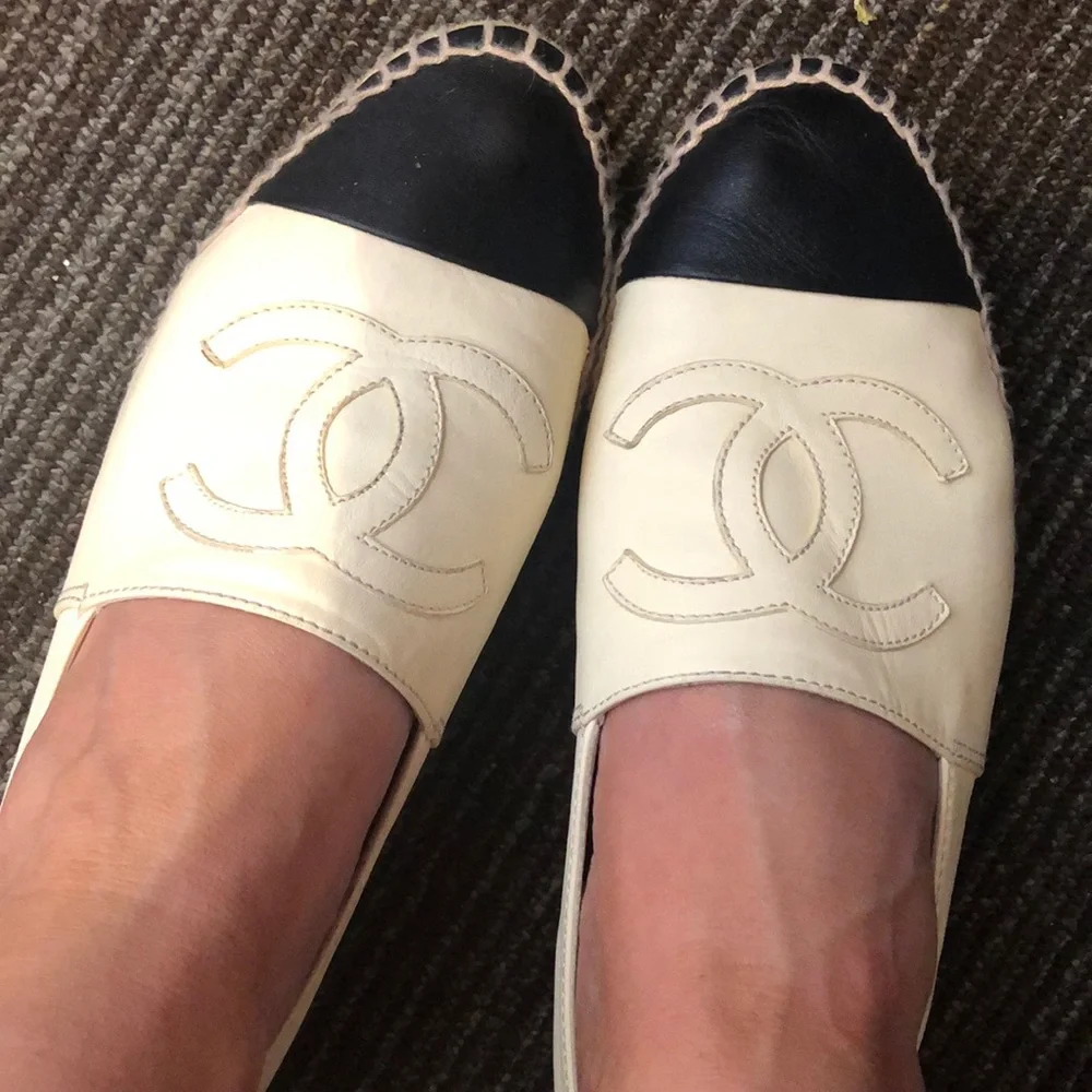 CHANEL Cream and Black Espadrilles - Picture 7 of 16